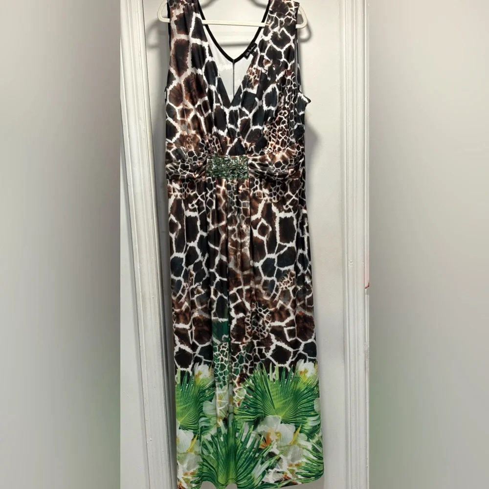 Ulla Popken,  sleeveless Animal Print Maxi Dress with Green Accents, Size 20-22 - Picture 6 of 7
